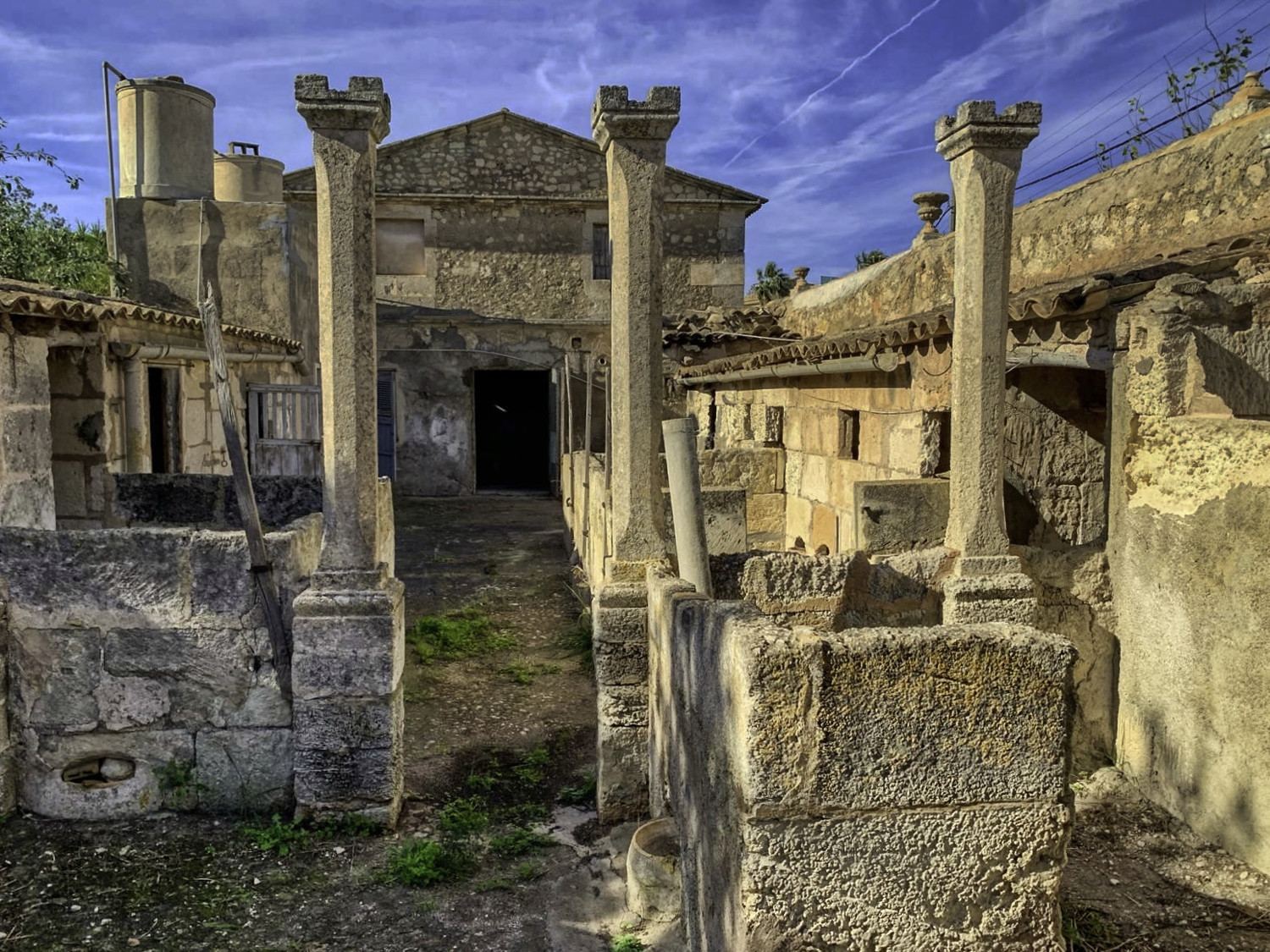 Zu-verkaufen-historisches-Landhaus-am-Rande-von-Manacor