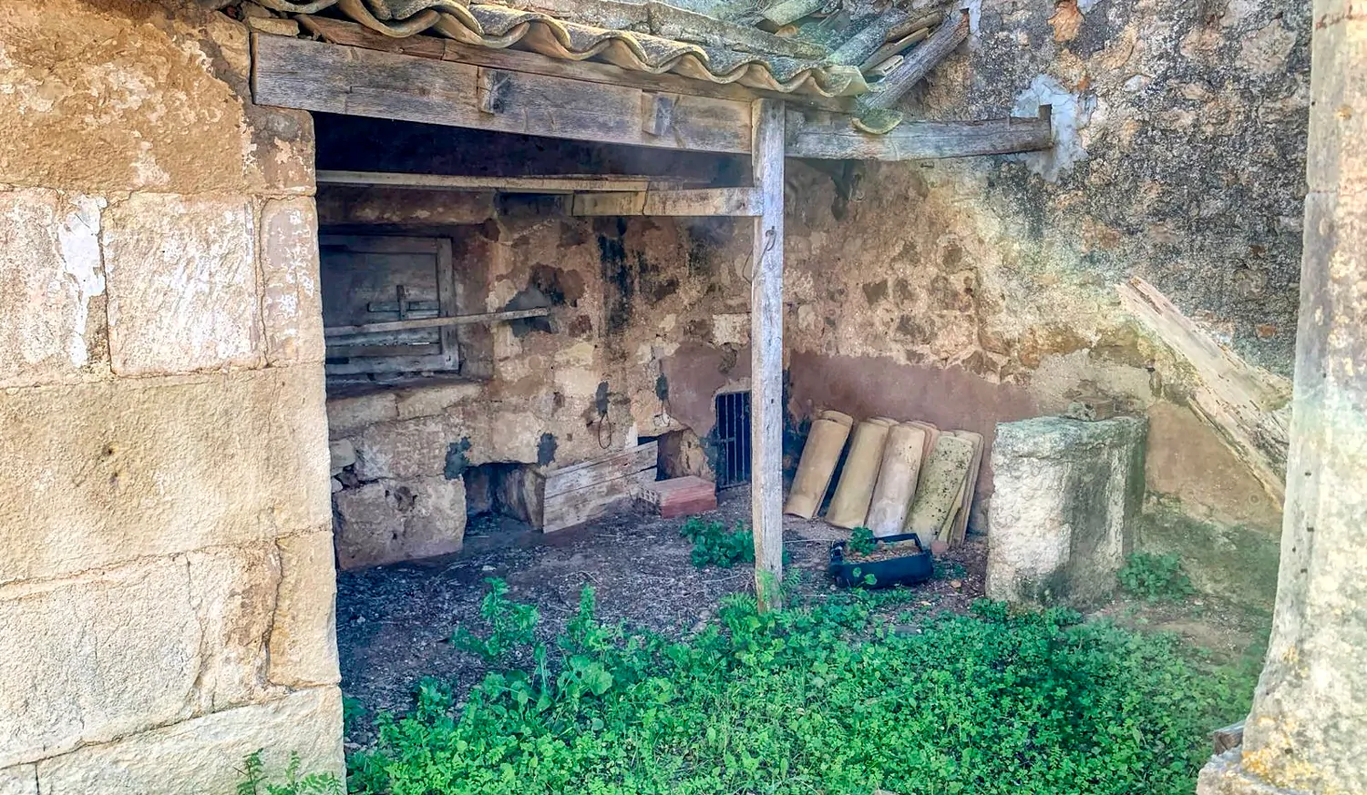 Zu-verkaufen-historisches-Landhaus-am-Rande-von-Manacor