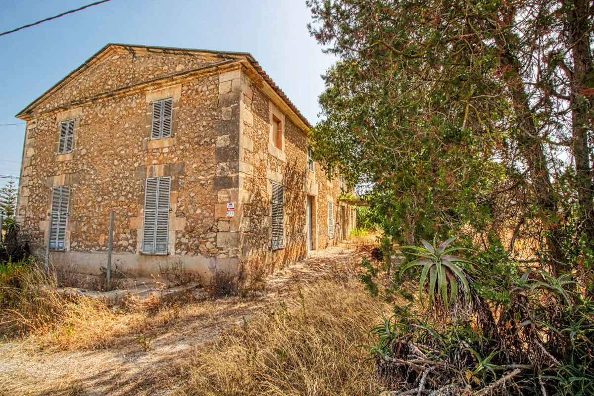 For-sale-historic-rustic-house-on-the-outskirts-of-Manacor