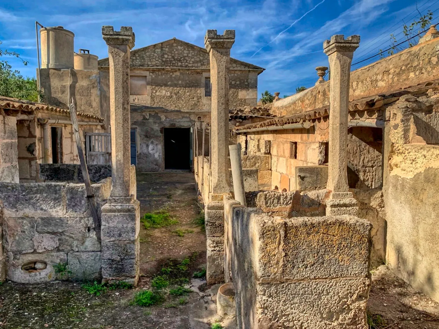 For-sale-historic-rustic-house-on-the-outskirts-of-Manacor