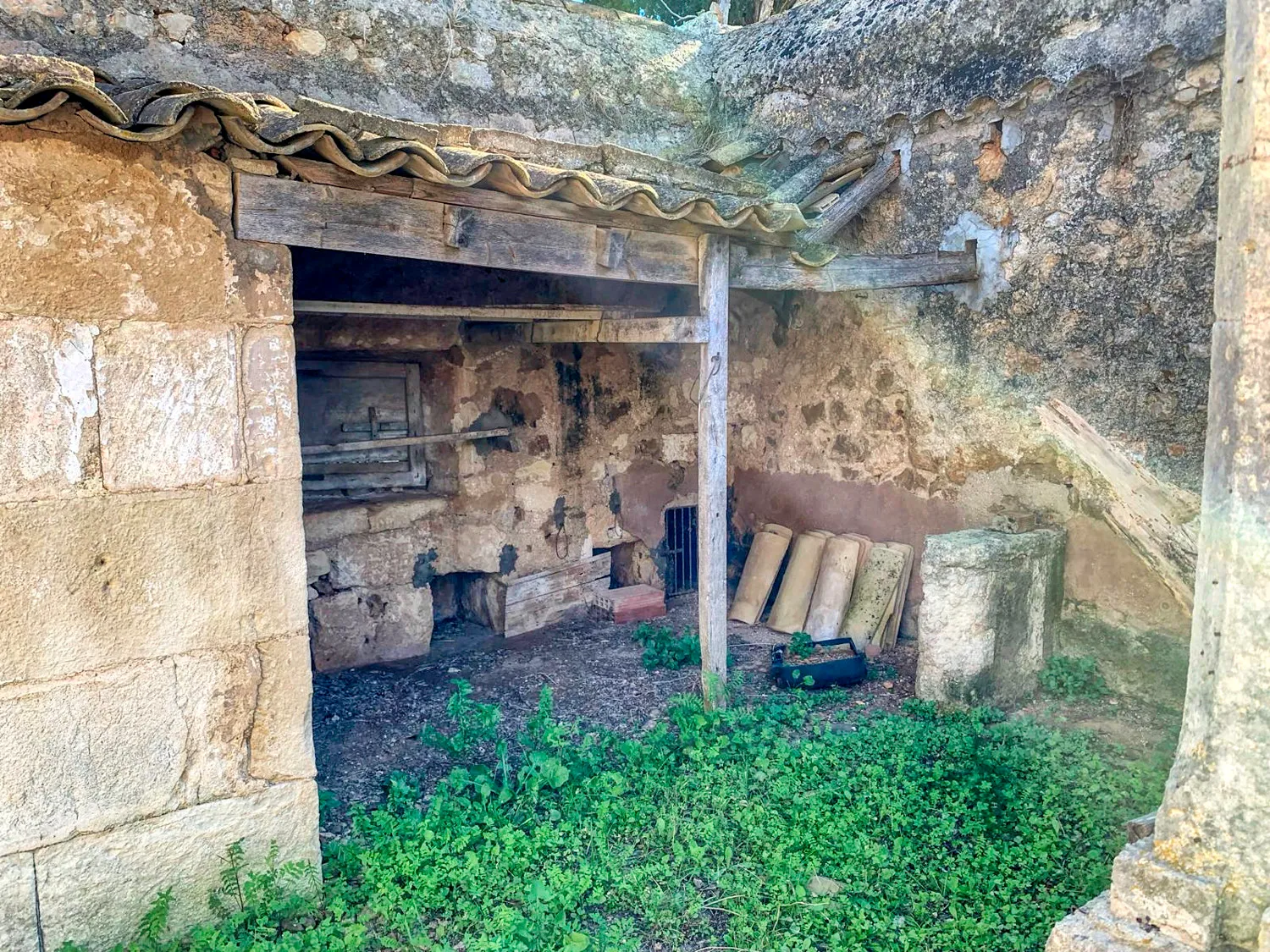 For-sale-historic-rustic-house-on-the-outskirts-of-Manacor