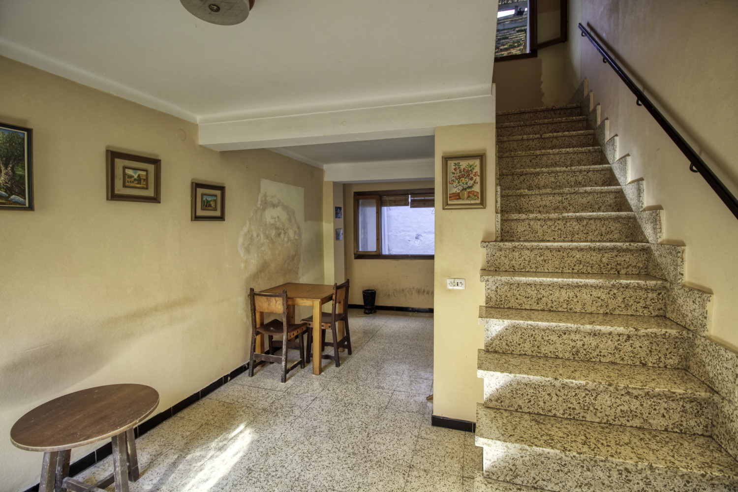 En-venta-gran-casa-Coliving-para-reformar-con-fantástica-terraza-en-muy-buena-zona-en-el-corazón-de-Pollensa