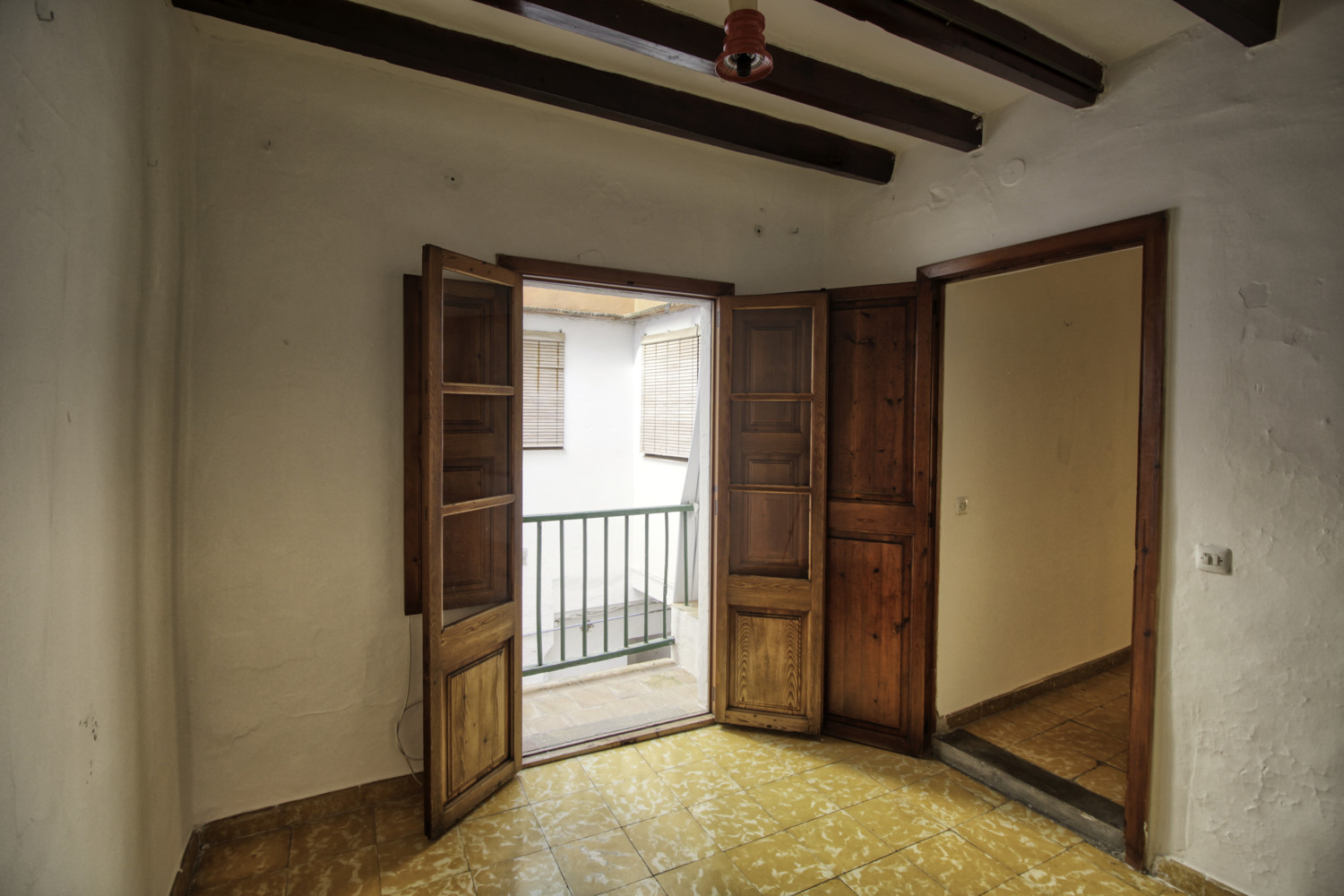 En-venta-gran-casa-Coliving-para-reformar-con-fantástica-terraza-en-muy-buena-zona-en-el-corazón-de-Pollensa