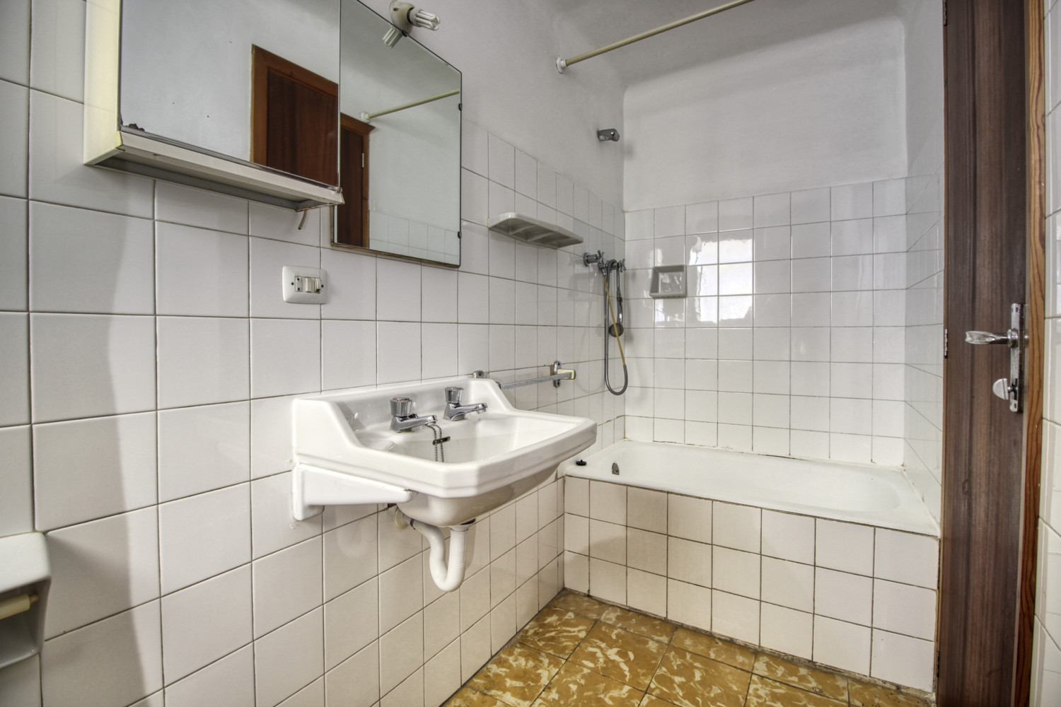En-venta-gran-casa-Coliving-para-reformar-con-fantástica-terraza-en-muy-buena-zona-en-el-corazón-de-Pollensa