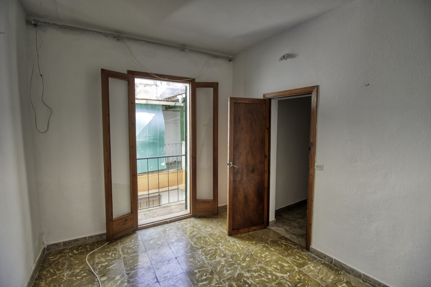 En-venta-gran-casa-Coliving-para-reformar-con-fantástica-terraza-en-muy-buena-zona-en-el-corazón-de-Pollensa