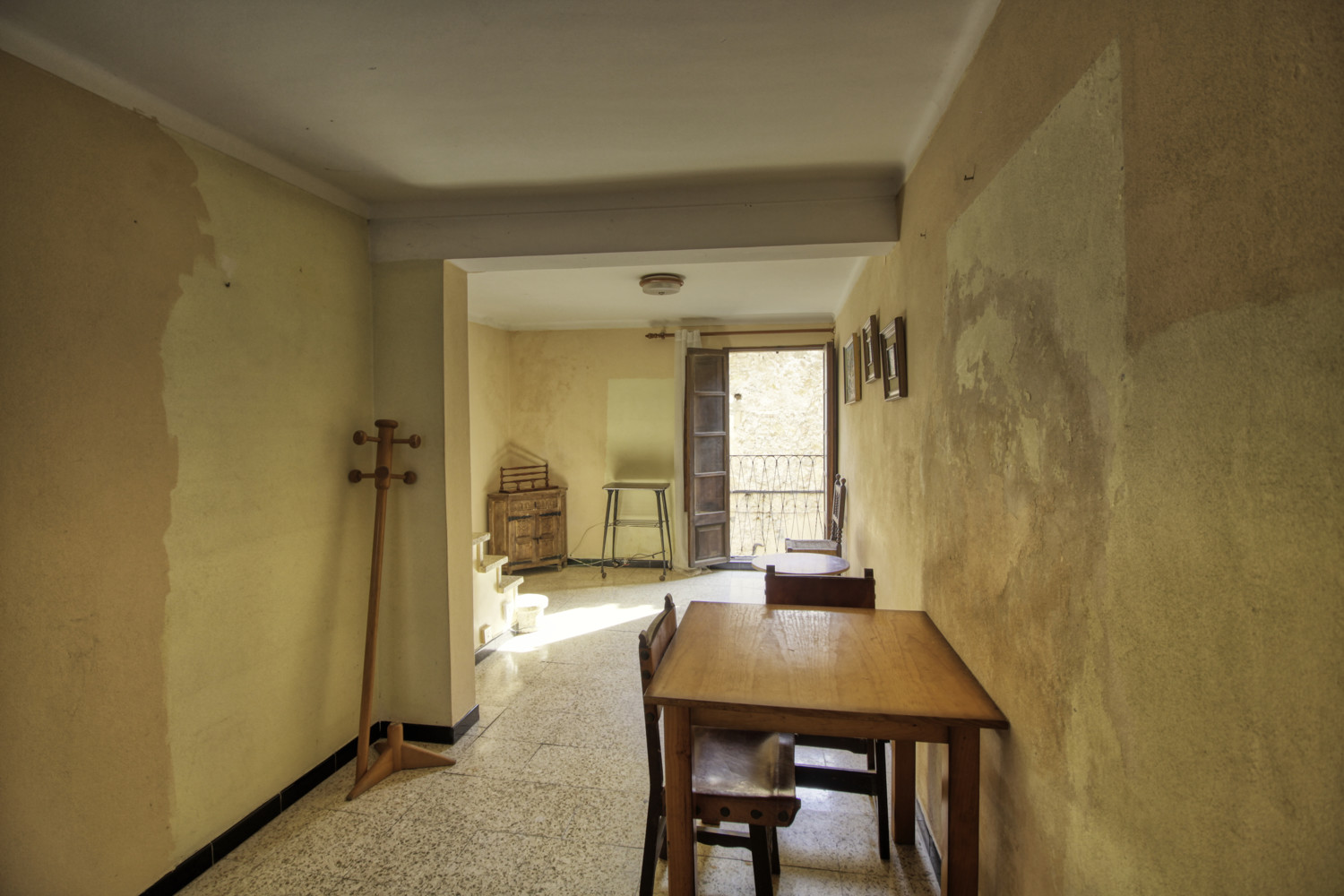 En-venta-gran-casa-Coliving-para-reformar-con-fantástica-terraza-en-muy-buena-zona-en-el-corazón-de-Pollensa