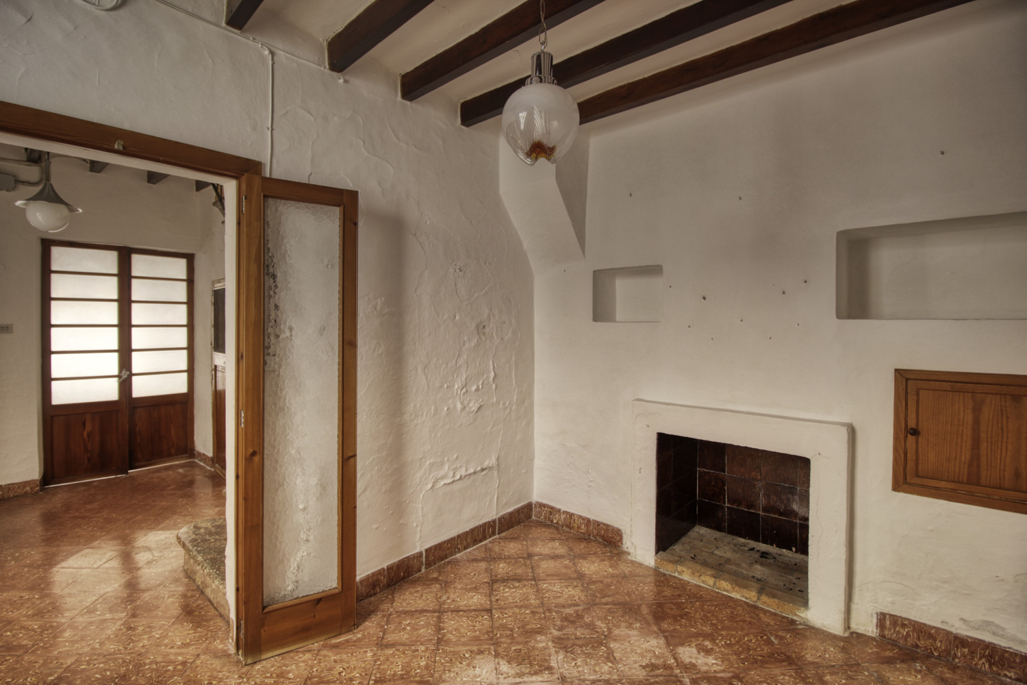En-venta-gran-casa-Coliving-para-reformar-con-fantástica-terraza-en-muy-buena-zona-en-el-corazón-de-Pollensa