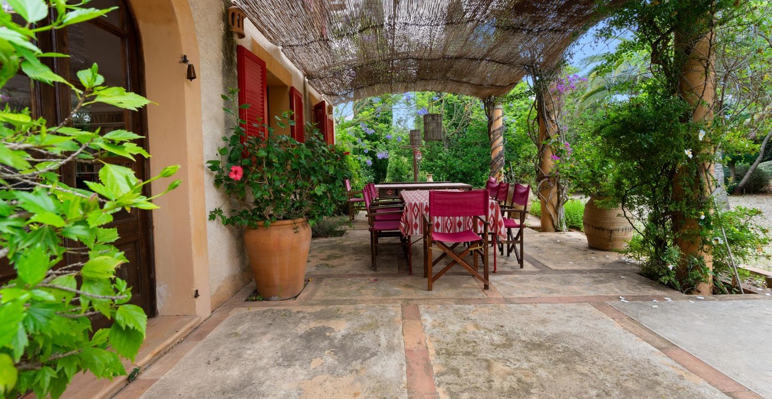 Finca-mit-Pool-und-Touristen-Lizenz-in-Pollensa