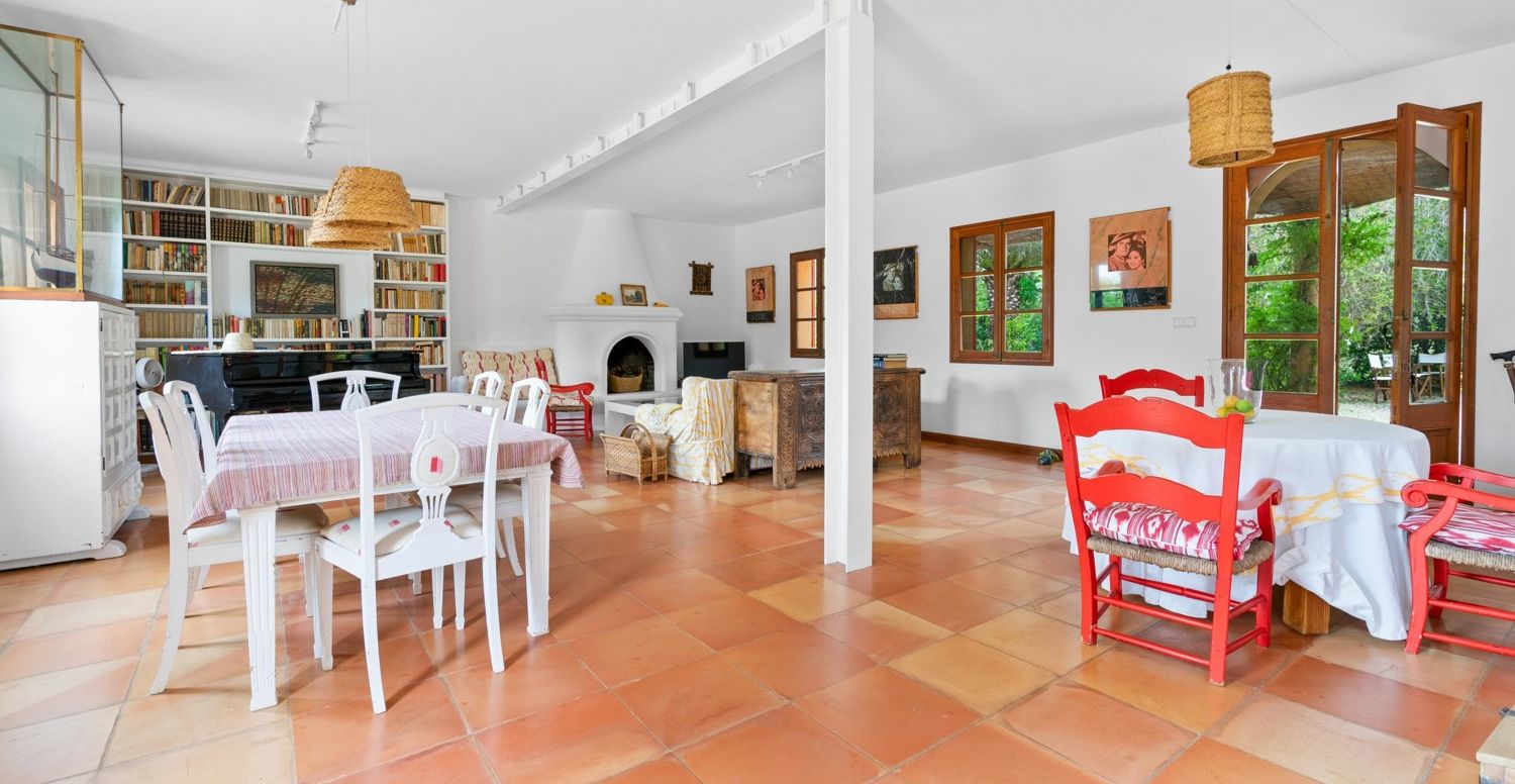 Finca-mit-Pool-und-Touristen-Lizenz-in-Pollensa