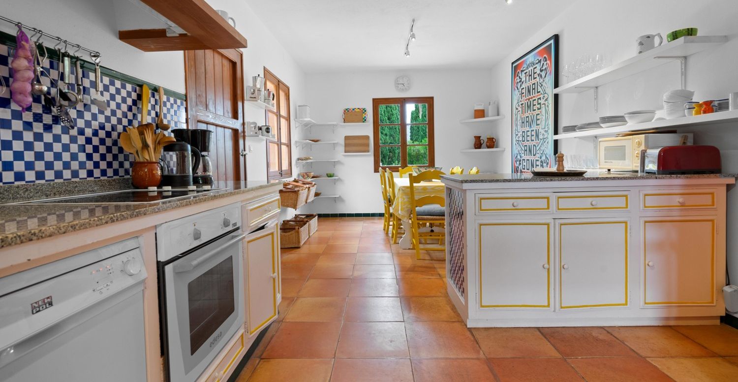 Finca-mit-Pool-und-Touristen-Lizenz-in-Pollensa