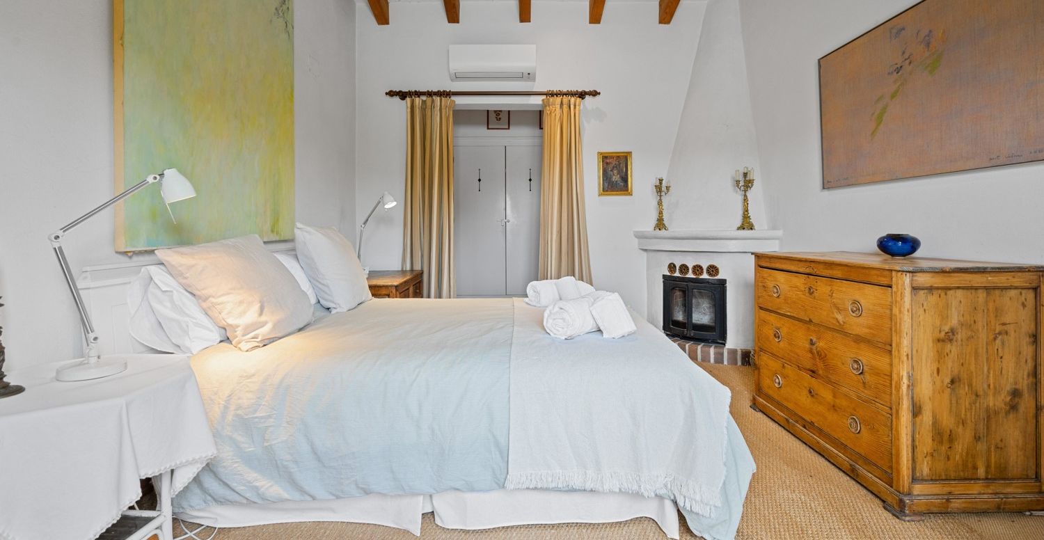 Finca-mit-Pool-und-Touristen-Lizenz-in-Pollensa