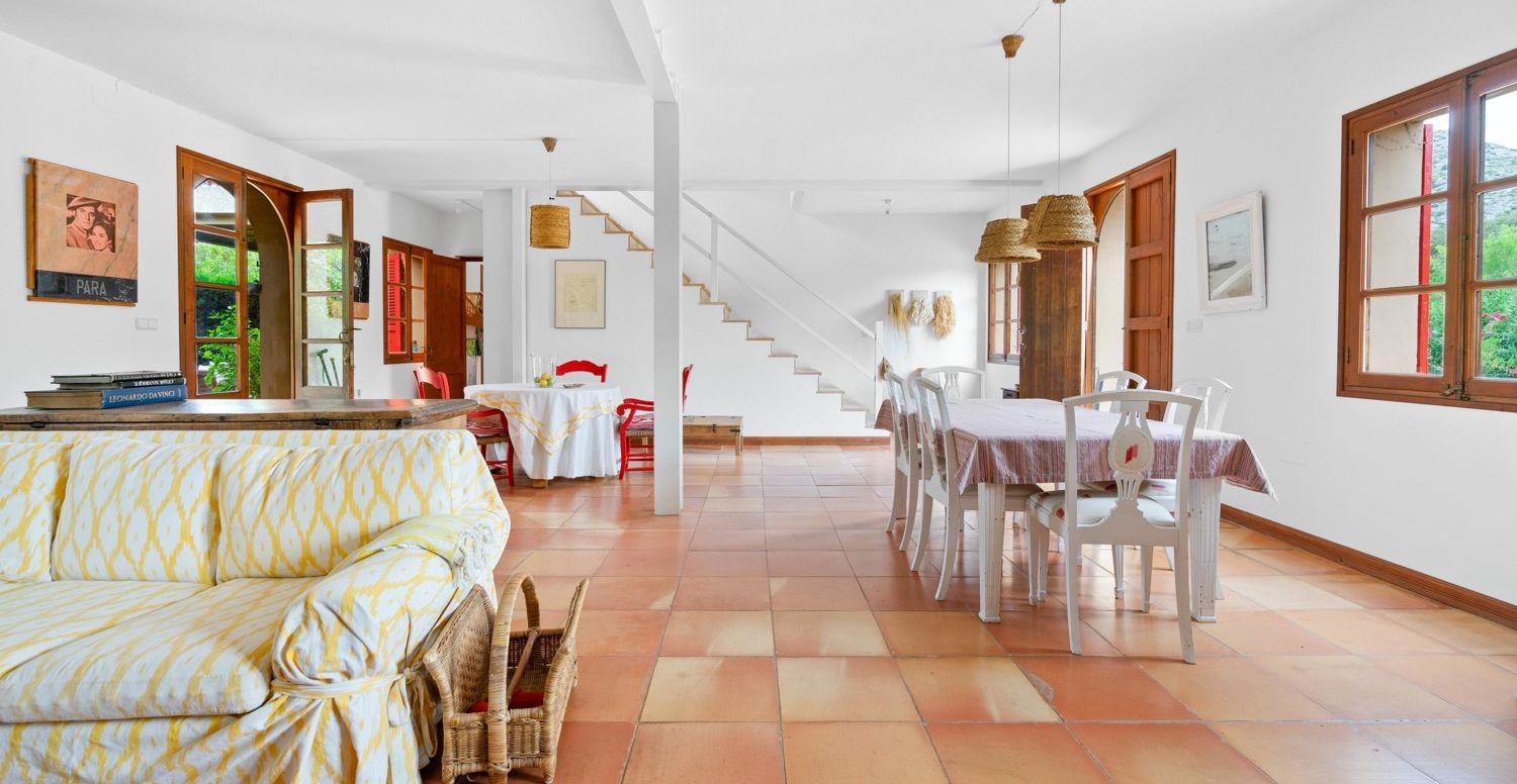Finca-mit-Pool-und-Touristen-Lizenz-in-Pollensa