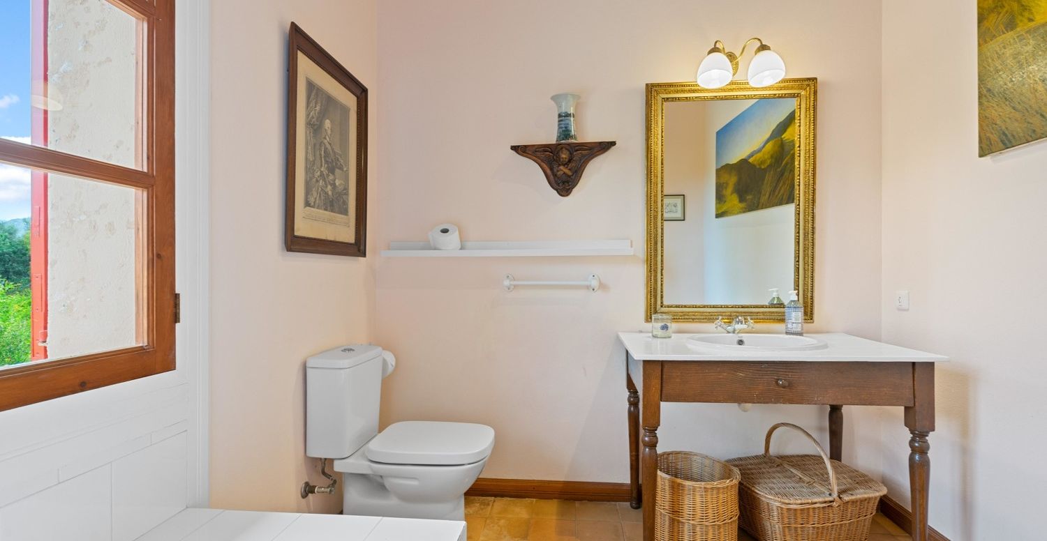Finca-mit-Pool-und-Touristen-Lizenz-in-Pollensa