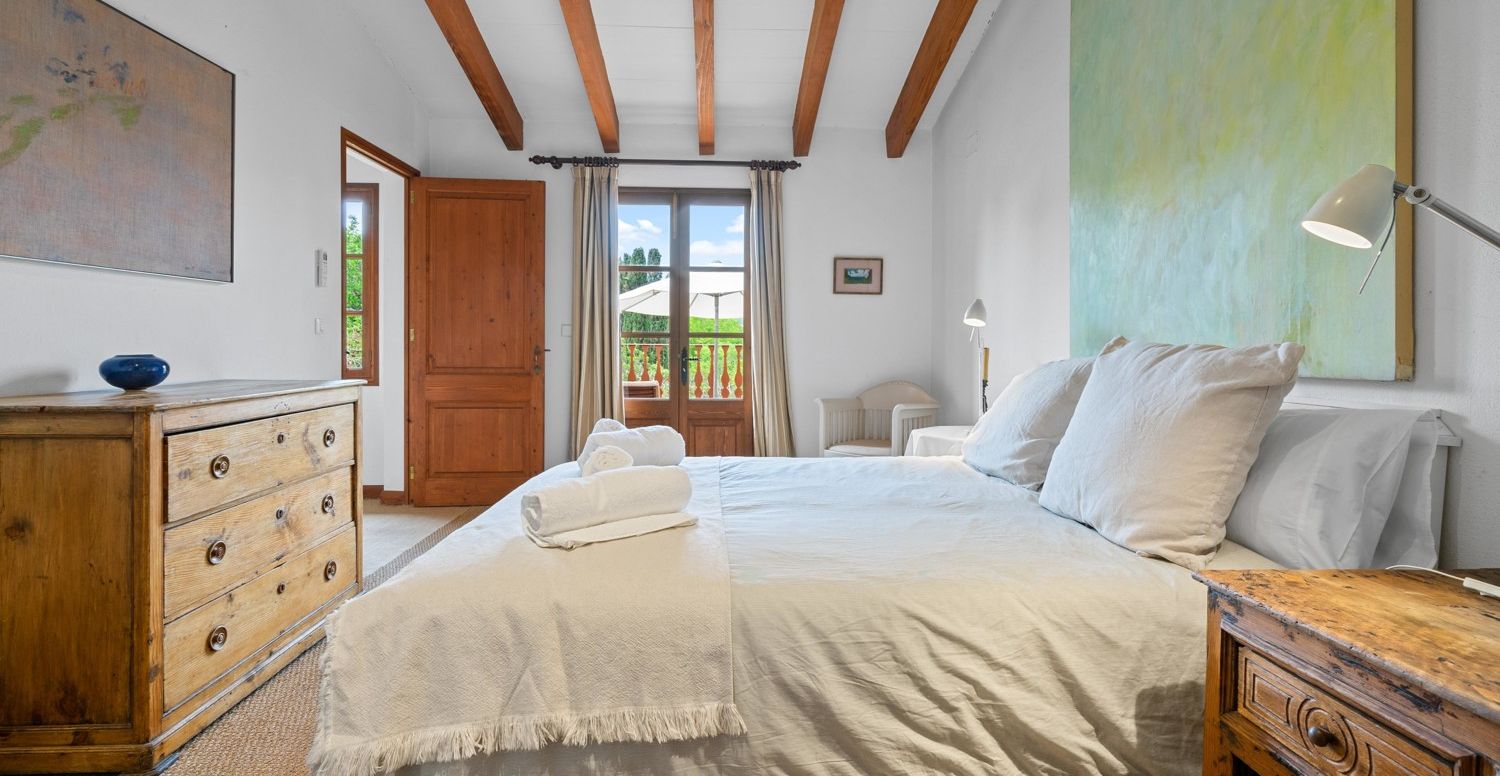 Finca-mit-Pool-und-Touristen-Lizenz-in-Pollensa