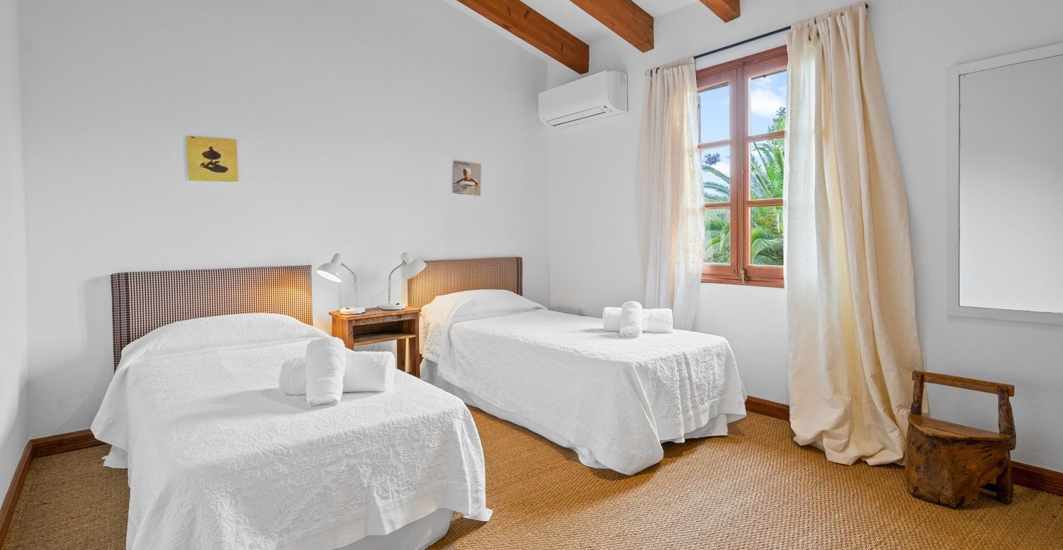 Finca-mit-Pool-und-Touristen-Lizenz-in-Pollensa