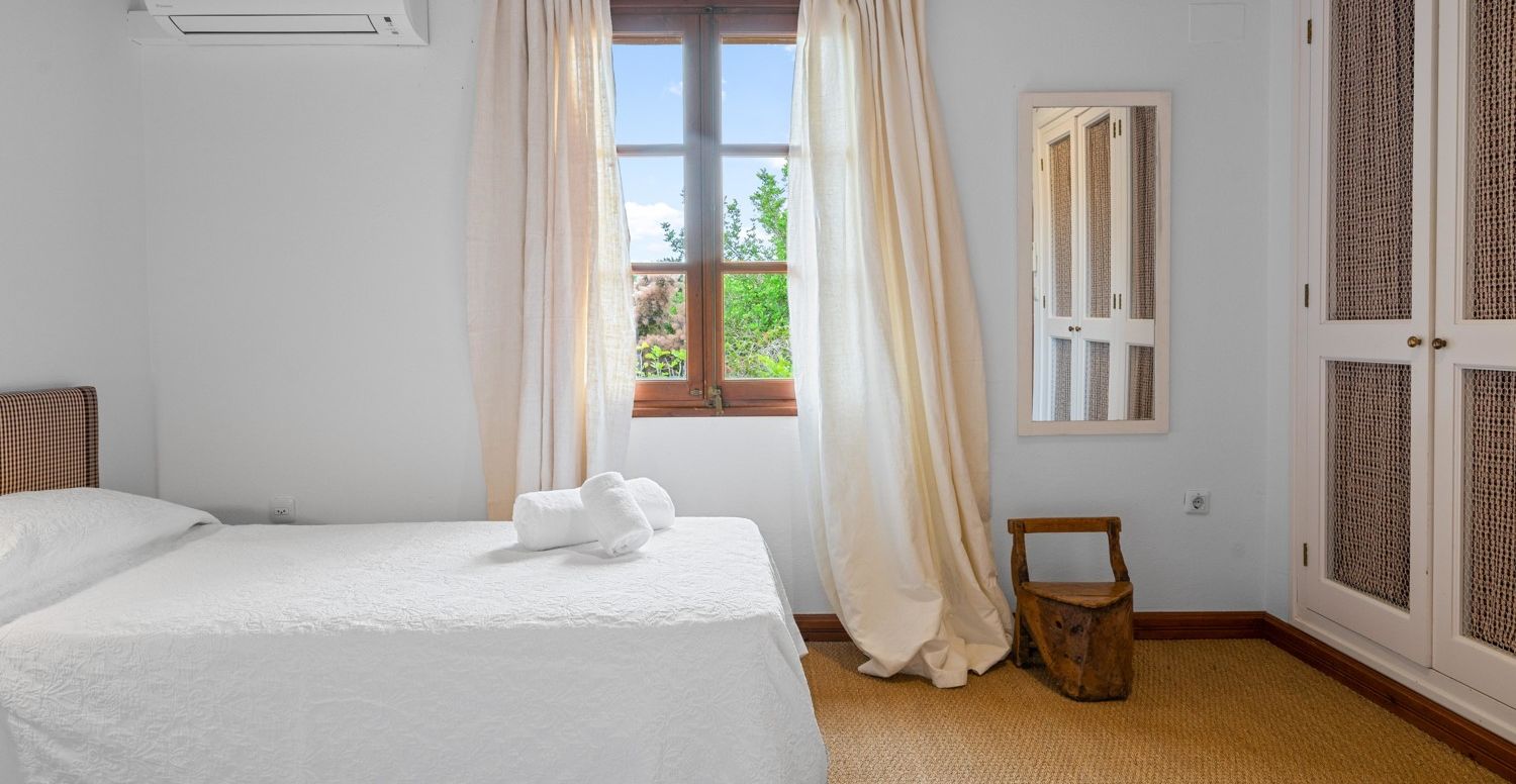 Finca-mit-Pool-und-Touristen-Lizenz-in-Pollensa