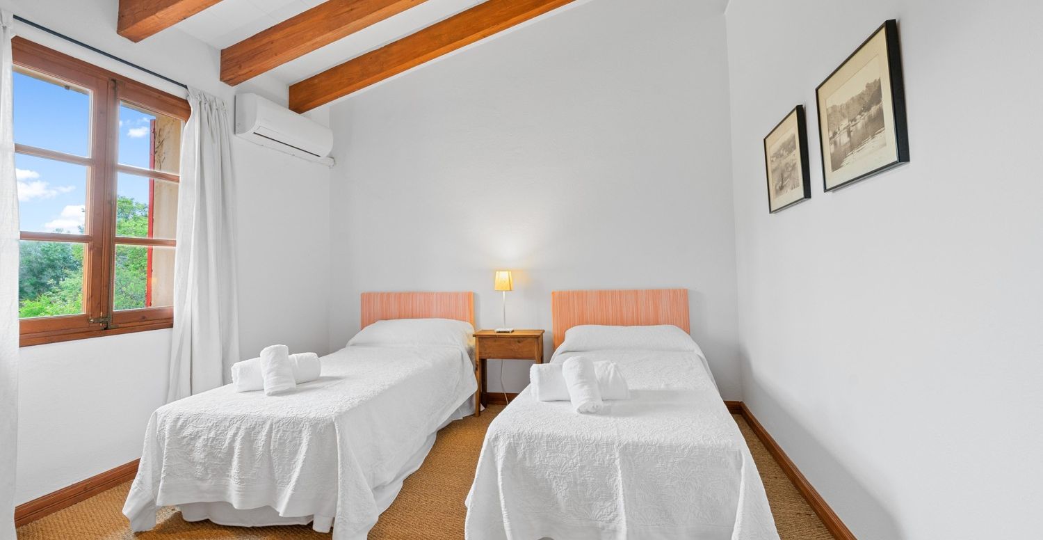 Finca-mit-Pool-und-Touristen-Lizenz-in-Pollensa
