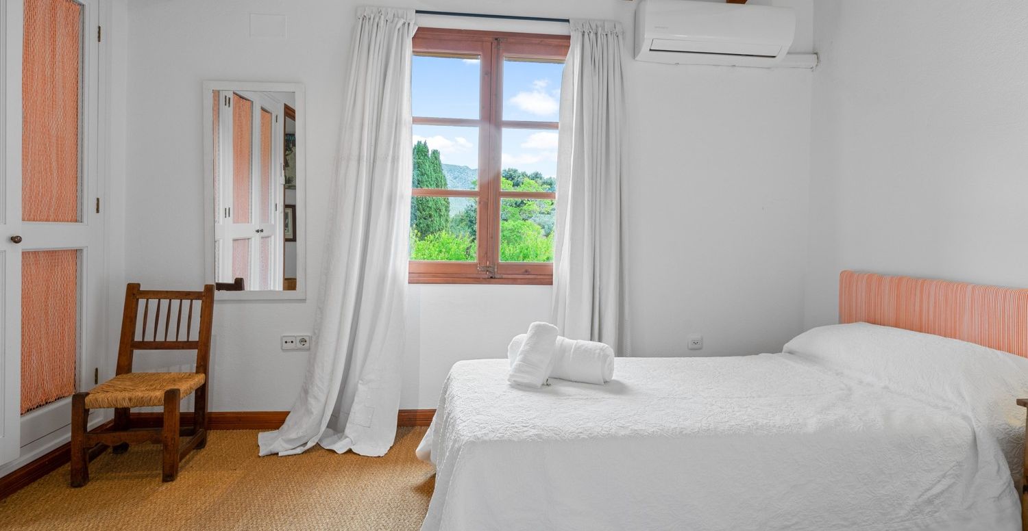 Finca-mit-Pool-und-Touristen-Lizenz-in-Pollensa