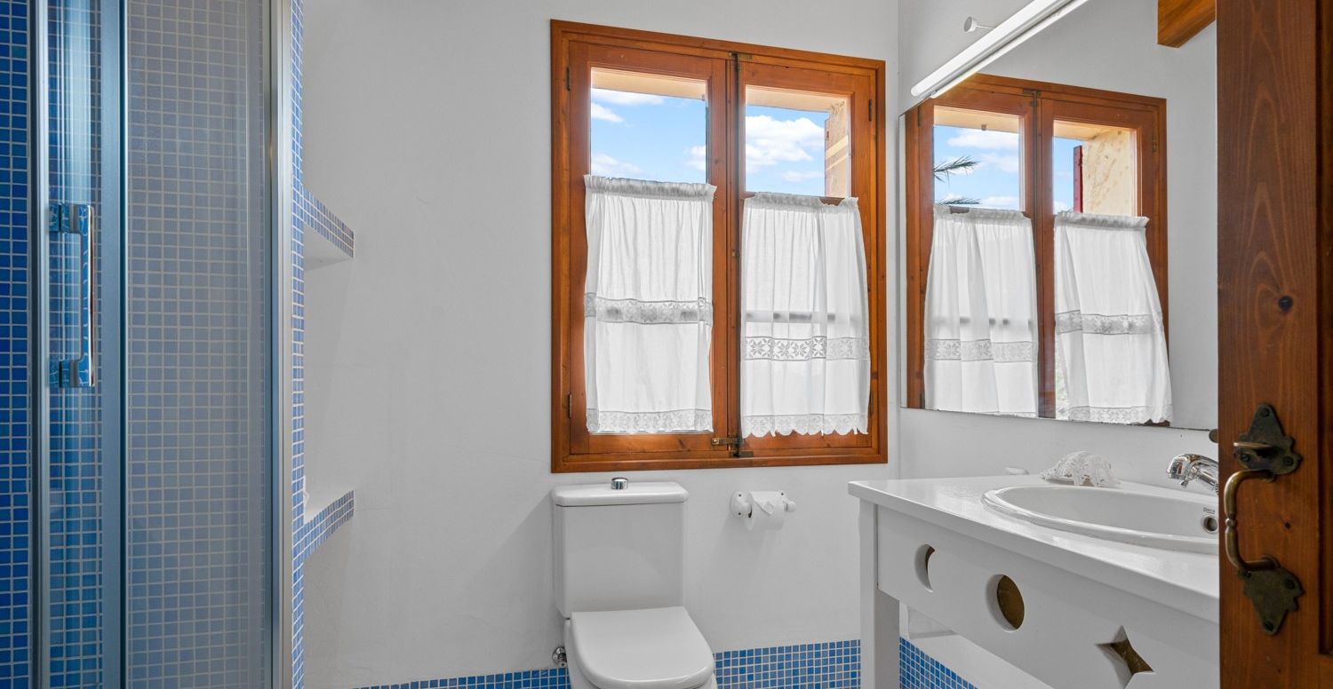 Finca-mit-Pool-und-Touristen-Lizenz-in-Pollensa