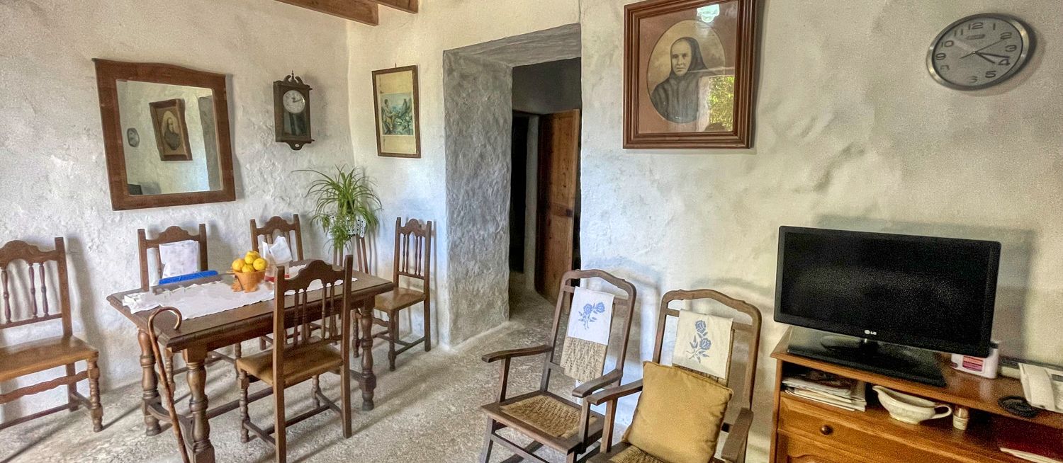 Zu-verkaufen-schönes-rustikales-Haus-zwischen-Manacor-und-Porto-Cristo
