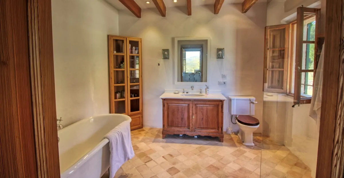 Exclusiva finca con vistas únicas sobre el exclusivo valle de la Vall d'Axartell, cerca de Pollensa, en una ubicación absolutamente privilegiada y aislada