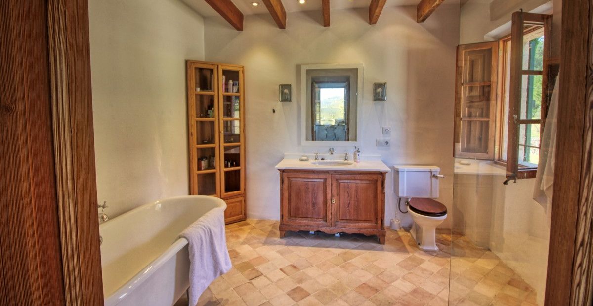 Finca-Anwesen mit einmaligen Weitblick über das exklusive Tal Vall d'Axartell bei Pollensa in absoluter Best- und Alleinlage