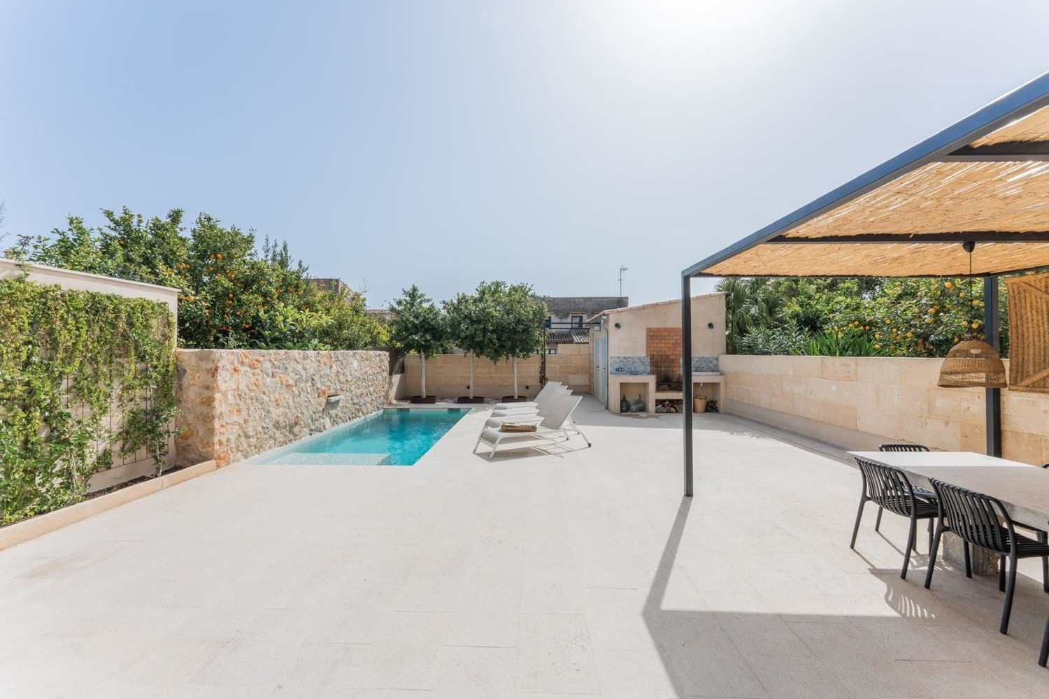Casa-renovada-con-piscina-en-Campanet