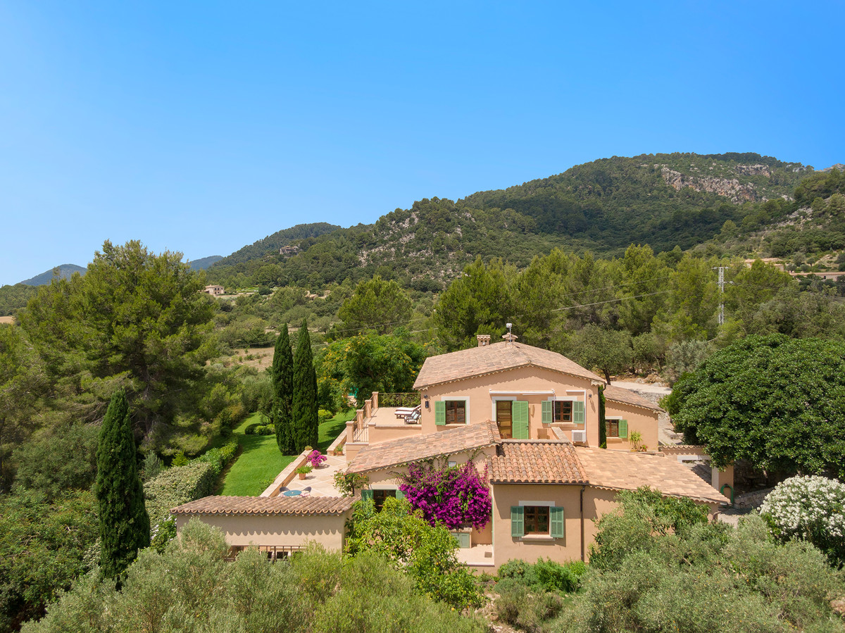 Espectacular-finca-con-despejadas-vistas-en-Pollensa-Mallorca