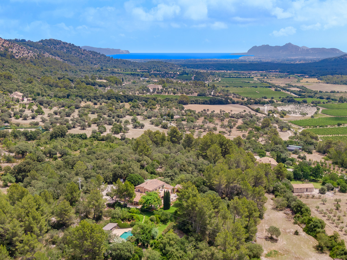 Espectacular-finca-con-despejadas-vistas-en-Pollensa-Mallorca