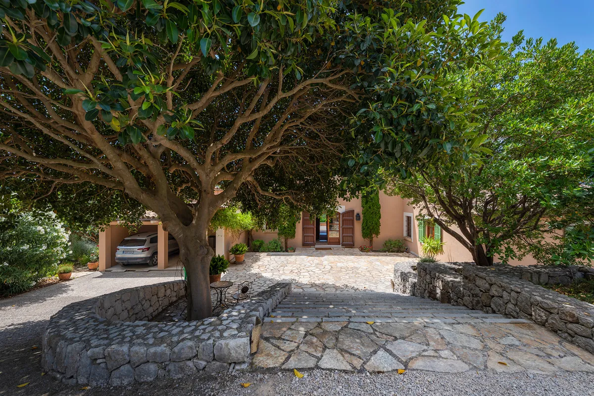 Spectacular-finca-with-unobstructed-views-in-Pollensa-Mallorca