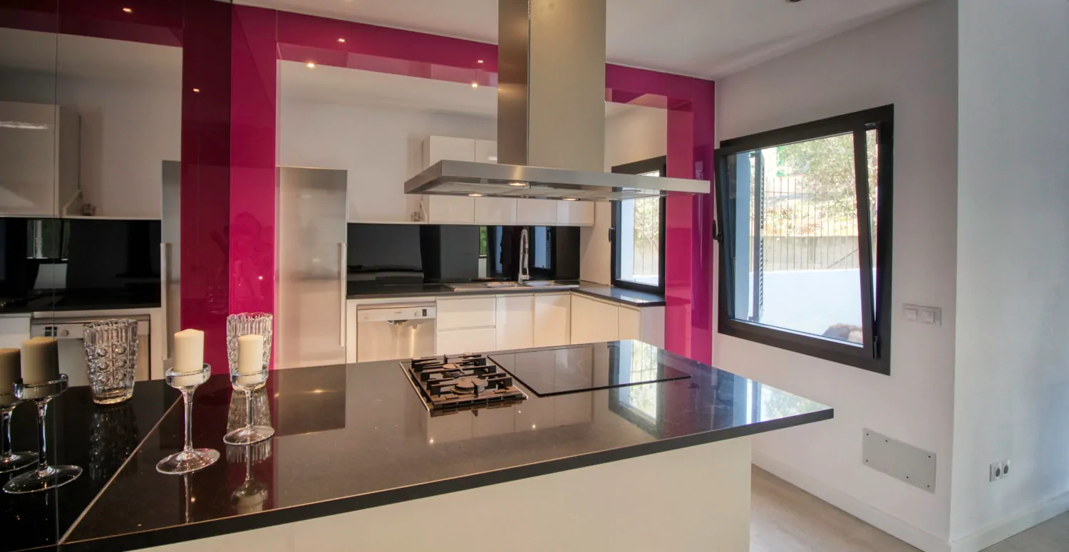 Zu-verkaufen-fantastisches-renoviertes-Haus-in-zweiter-Meereslinie-in-Cala-Morlanda-Mallorca