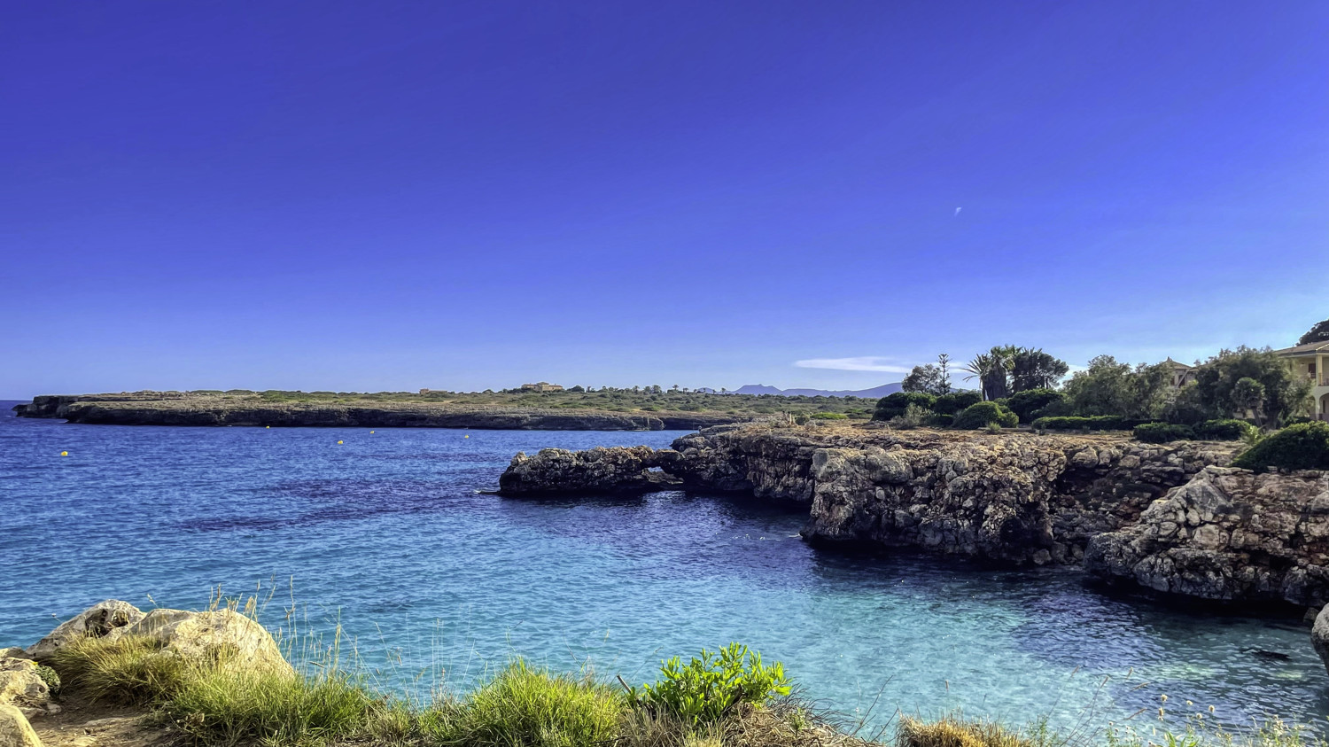 Zu-verkaufen-fantastisches-renoviertes-Haus-in-zweiter-Meereslinie-in-Cala-Morlanda-Mallorca