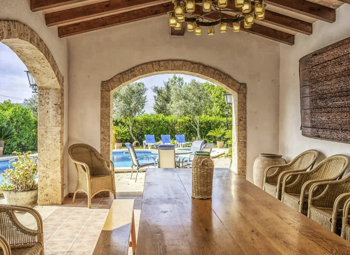 Zu verkaufen Finca mit zwei Villen, Ferienlizenz und Pools mit Jacuzzi in der Nähe von Puerto de Pollensa