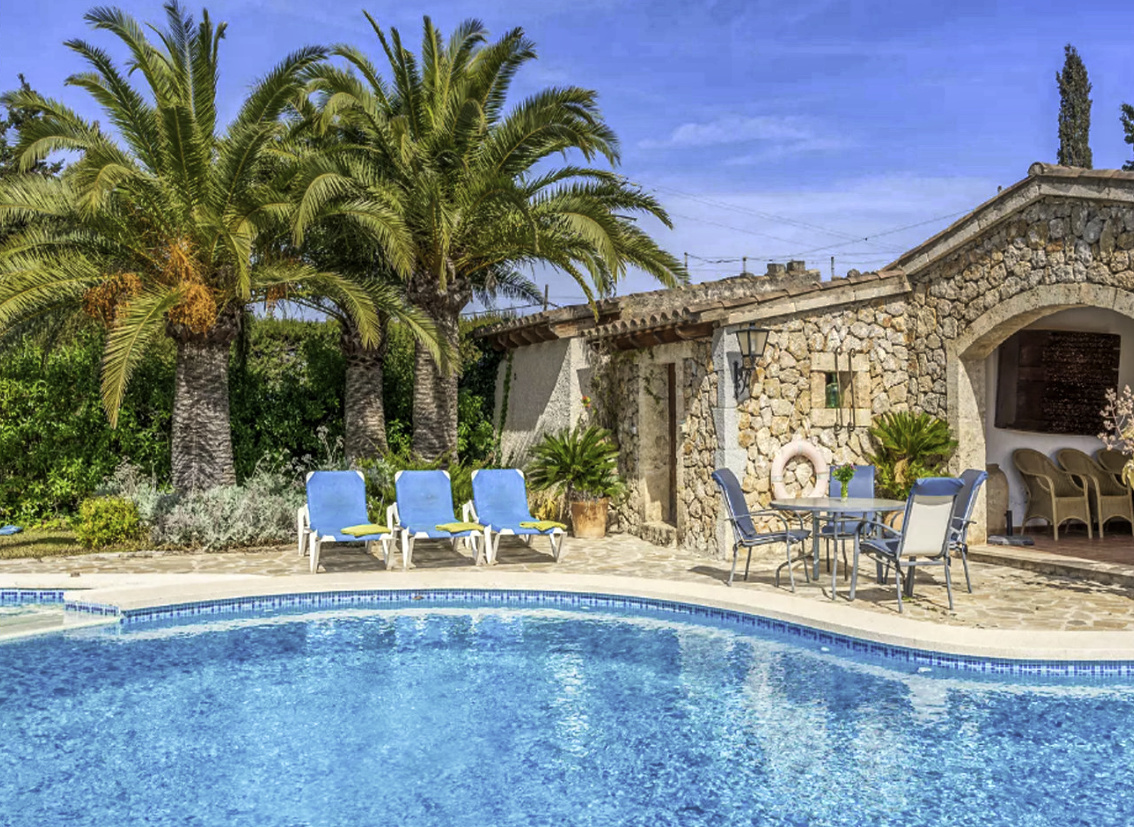 Zu verkaufen Finca mit zwei Villen, Ferienlizenz und Pools mit Jacuzzi in der Nähe von Puerto de Pollensa