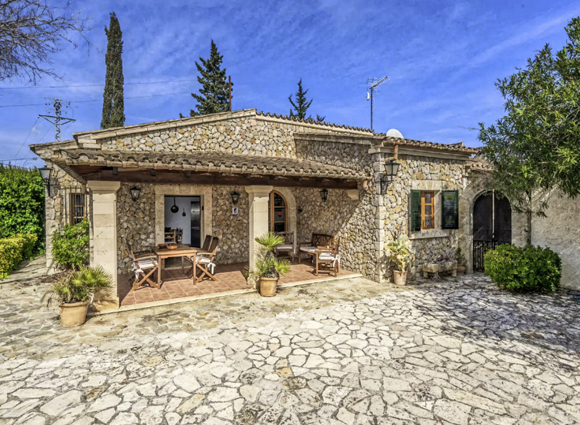 Zu verkaufen Finca mit zwei Villen, Ferienlizenz und Pools mit Jacuzzi in der Nähe von Puerto de Pollensa
