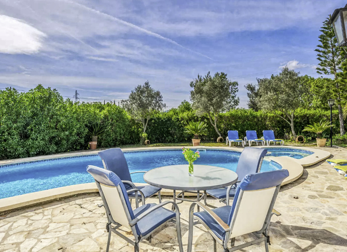 Zu verkaufen Finca mit zwei Villen, Ferienlizenz und Pools mit Jacuzzi in der Nähe von Puerto de Pollensa