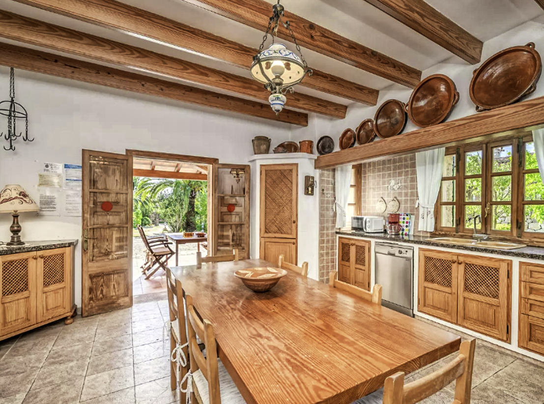 Zu verkaufen Finca mit zwei Villen, Ferienlizenz und Pools mit Jacuzzi in der Nähe von Puerto de Pollensa