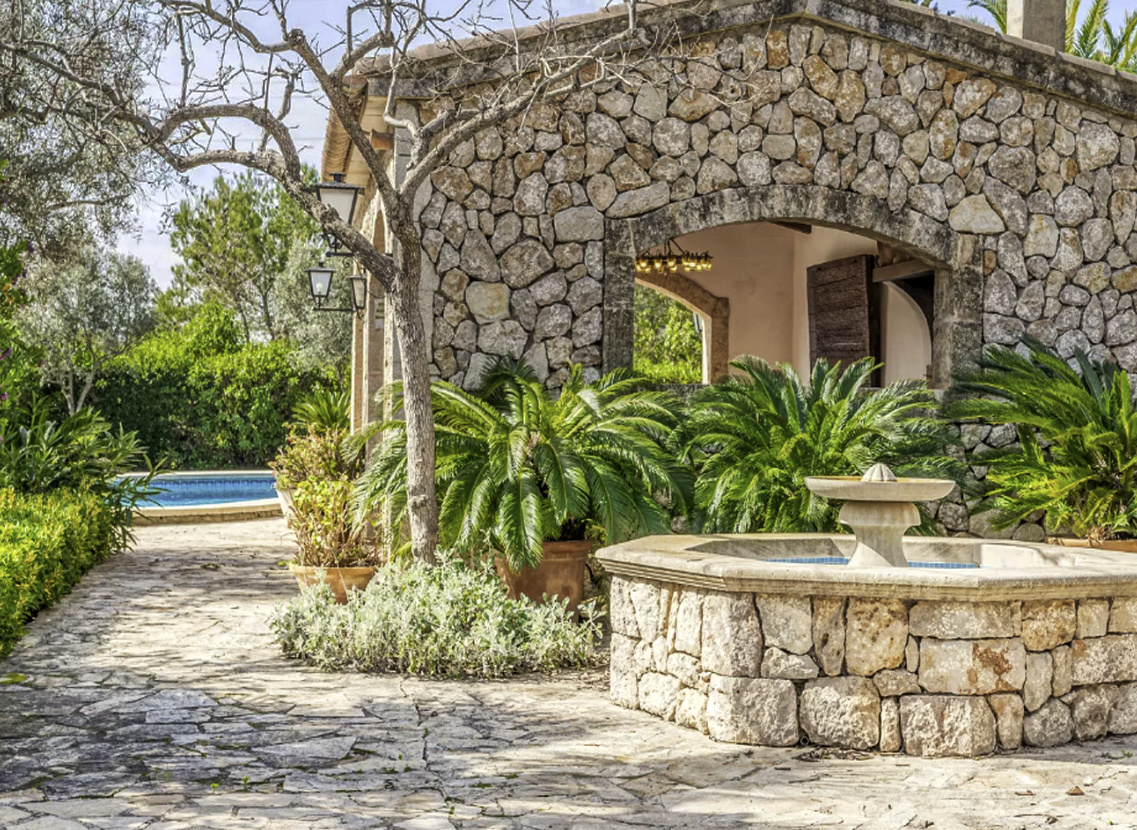 Zu verkaufen Finca mit zwei Villen, Ferienlizenz und Pools mit Jacuzzi in der Nähe von Puerto de Pollensa