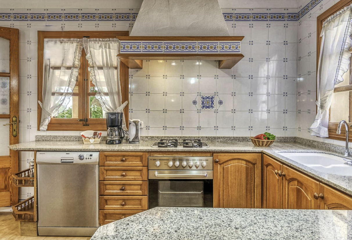 Zu verkaufen Finca mit zwei Villen, Ferienlizenz und Pools mit Jacuzzi in der Nähe von Puerto de Pollensa