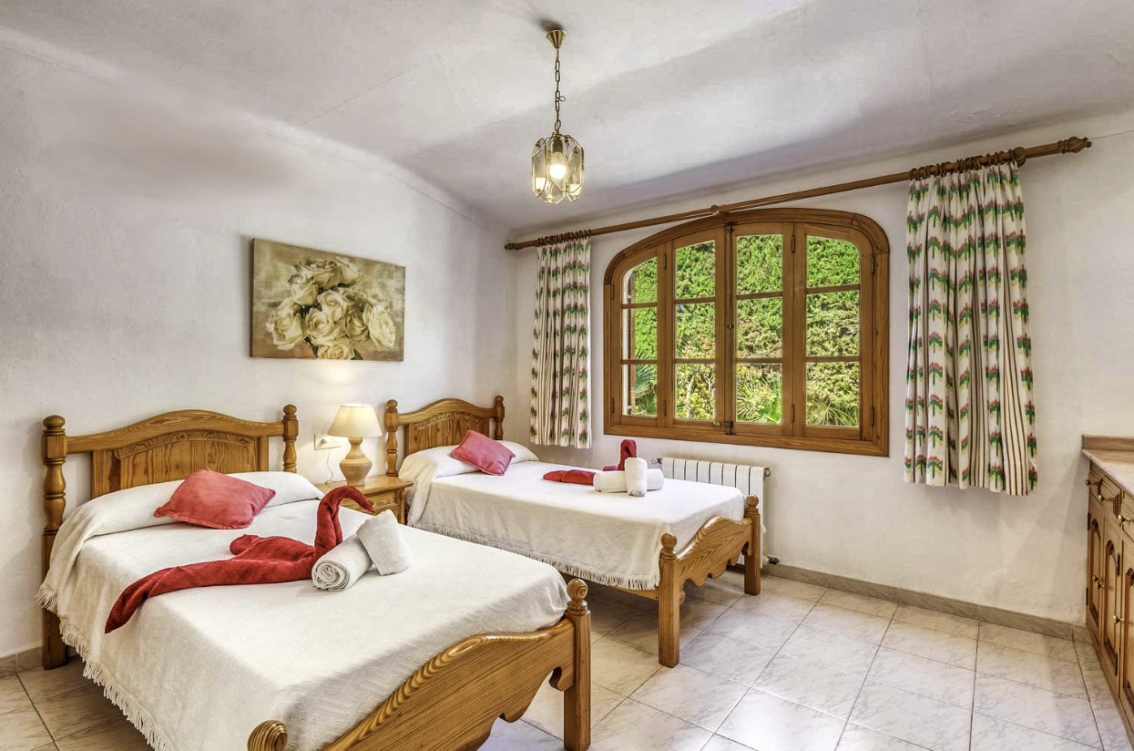 Zu verkaufen Finca mit zwei Villen, Ferienlizenz und Pools mit Jacuzzi in der Nähe von Puerto de Pollensa