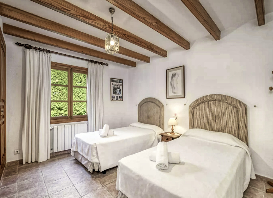Zu verkaufen Finca mit zwei Villen, Ferienlizenz und Pools mit Jacuzzi in der Nähe von Puerto de Pollensa