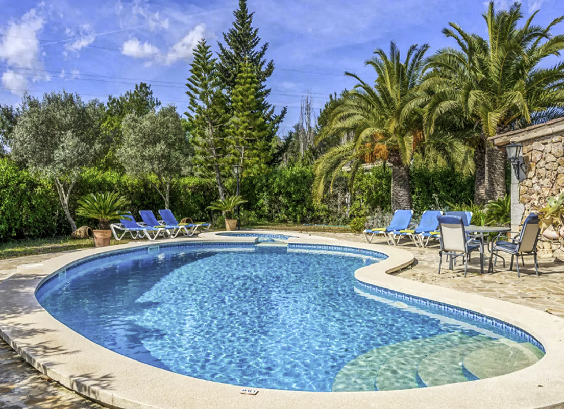 Zu verkaufen Finca mit zwei Villen, Ferienlizenz und Pools mit Jacuzzi in der Nähe von Puerto de Pollensa