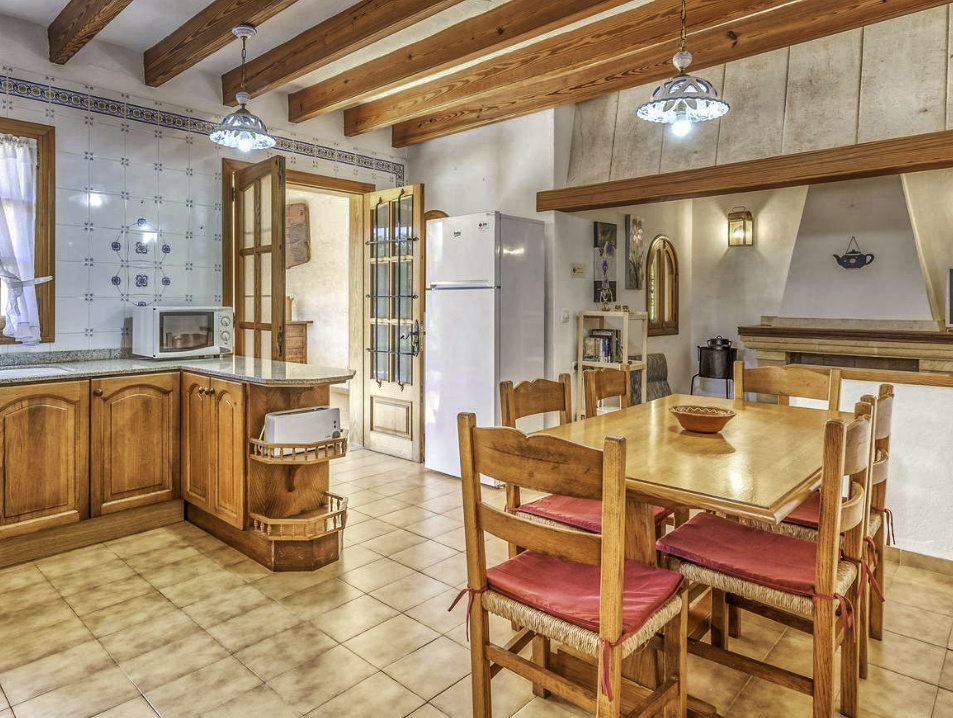Zu verkaufen Finca mit zwei Villen, Ferienlizenz und Pools mit Jacuzzi in der Nähe von Puerto de Pollensa