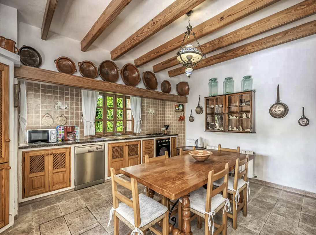 Zu verkaufen Finca mit zwei Villen, Ferienlizenz und Pools mit Jacuzzi in der Nähe von Puerto de Pollensa