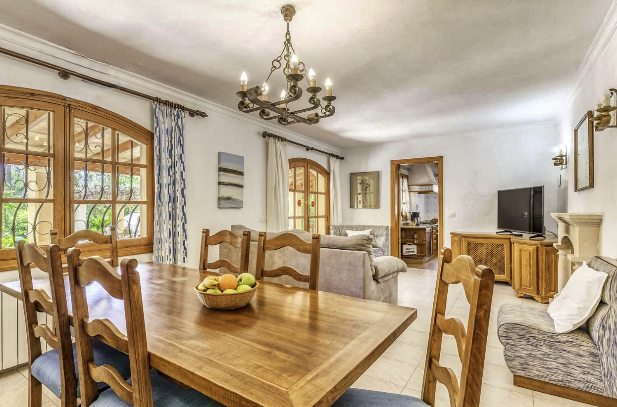 Zu verkaufen Finca mit zwei Villen, Ferienlizenz und Pools mit Jacuzzi in der Nähe von Puerto de Pollensa