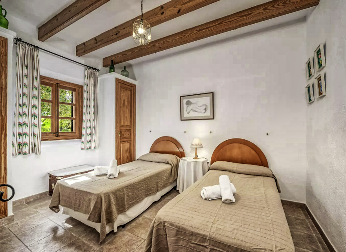 Zu verkaufen Finca mit zwei Villen, Ferienlizenz und Pools mit Jacuzzi in der Nähe von Puerto de Pollensa