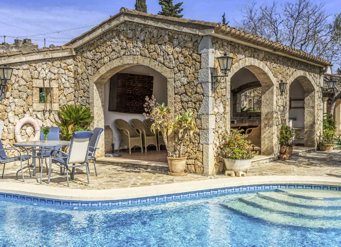 Zu verkaufen Finca mit zwei Villen, Ferienlizenz und Pools mit Jacuzzi in der Nähe von Puerto de Pollensa