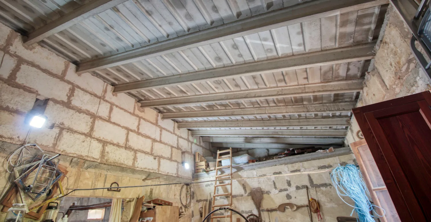 Großes-traditionelles-Haus-mit-großem-Garten-und-Terrasse-mit-unverbaubarem-Blick-in-Campanet