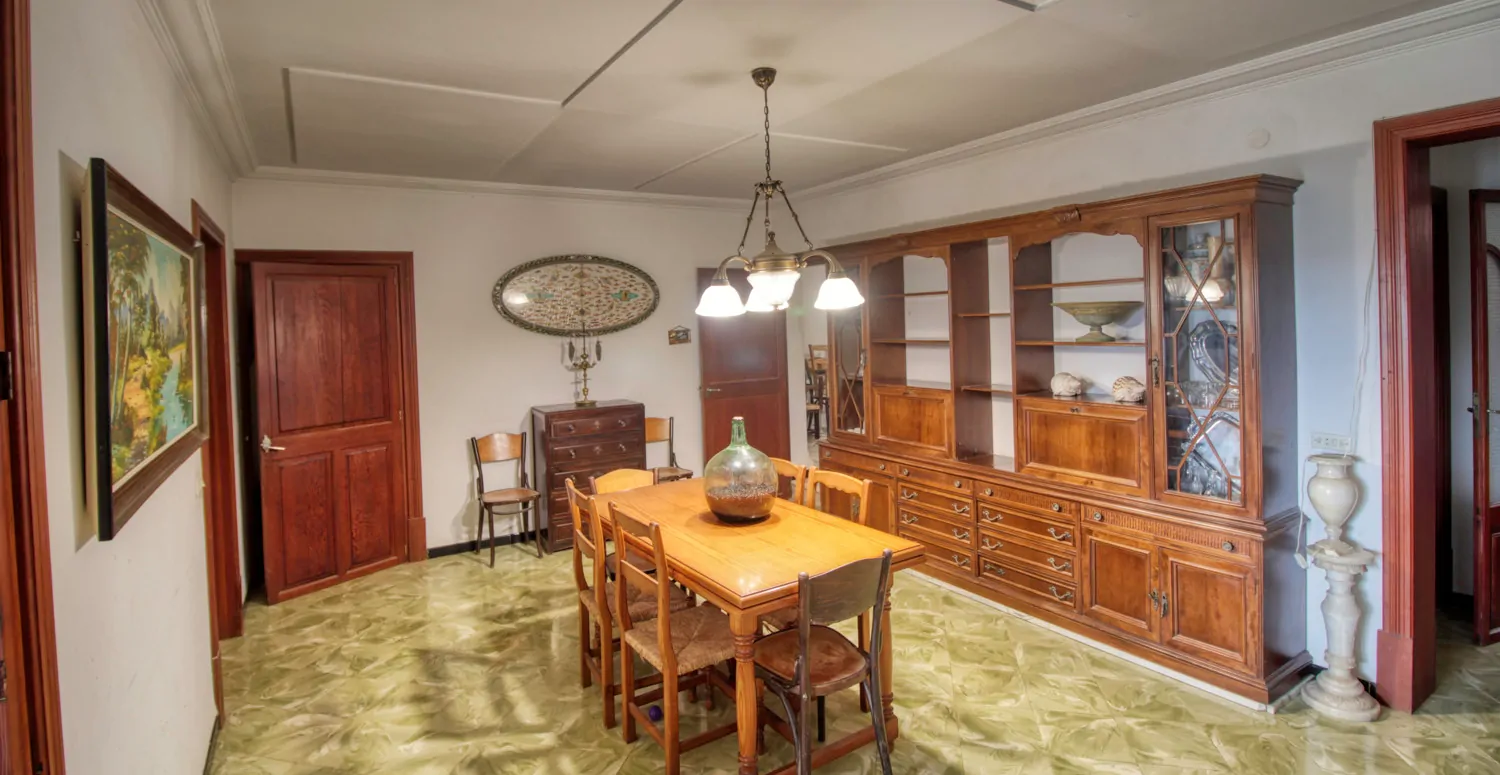 Großes-traditionelles-Haus-mit-großem-Garten-und-Terrasse-mit-unverbaubarem-Blick-in-Campanet