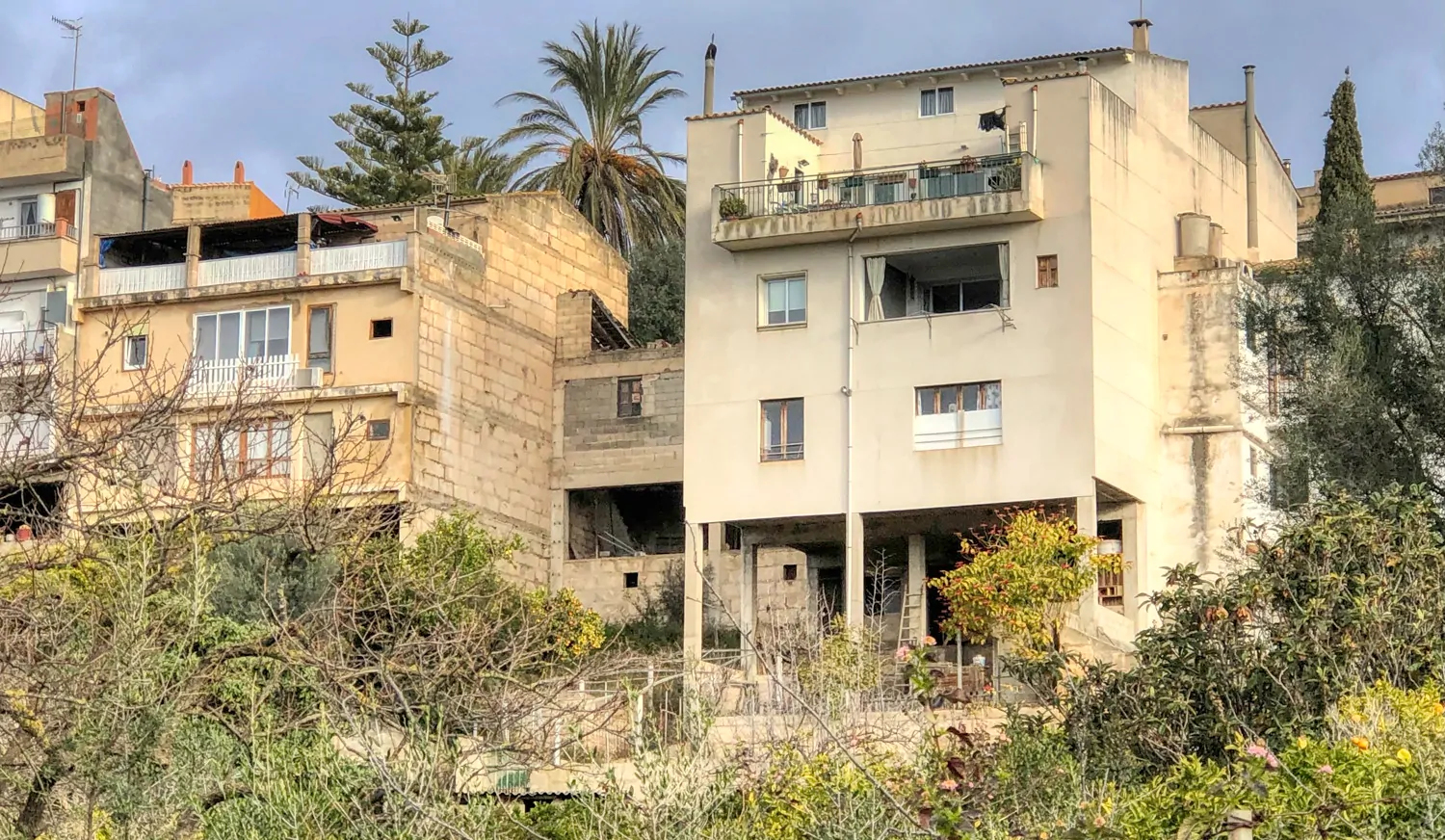 Großes-traditionelles-Haus-mit-großem-Garten-und-Terrasse-mit-unverbaubarem-Blick-in-Campanet